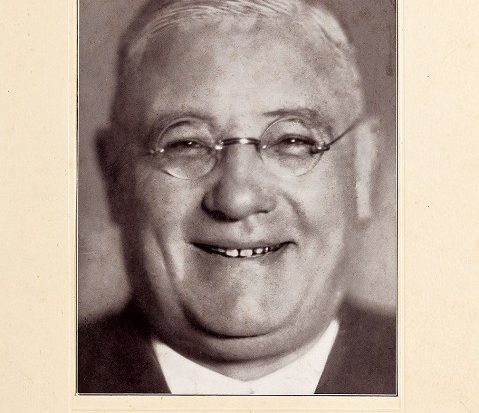 Das Bild zeigt ein Portrait von Gerhard Ebeler aus dem Jahr 1932.