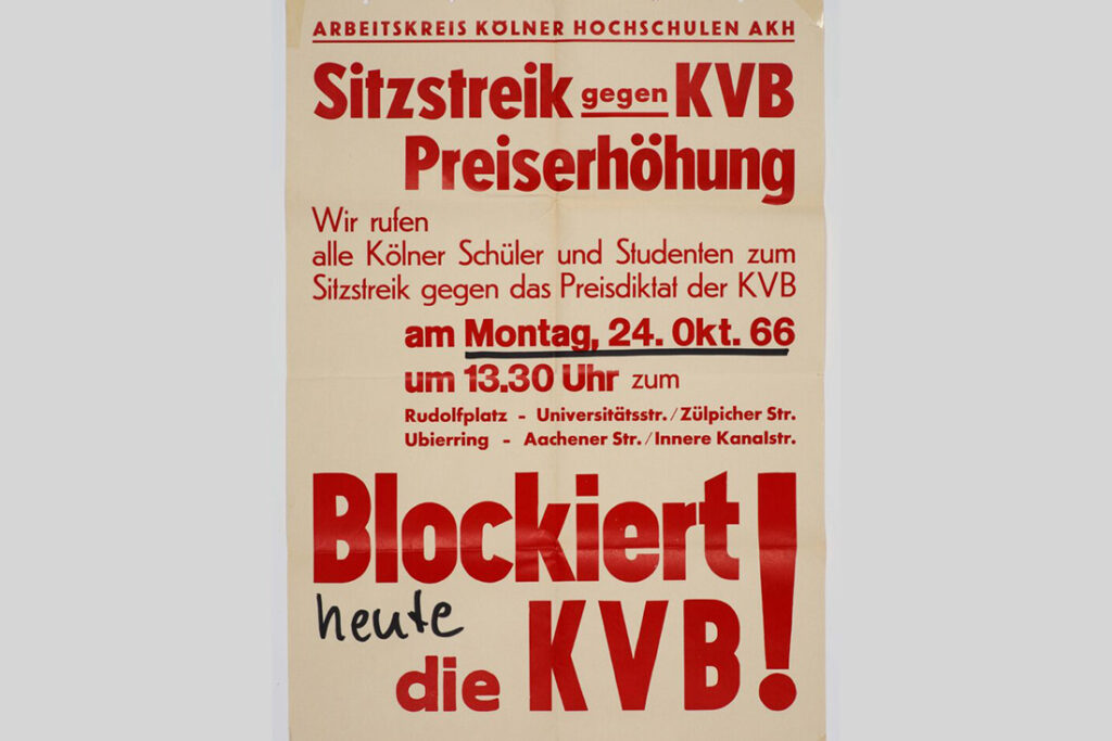 Ein Streikplakat der KVB. Die Schrift ist groß und rot.