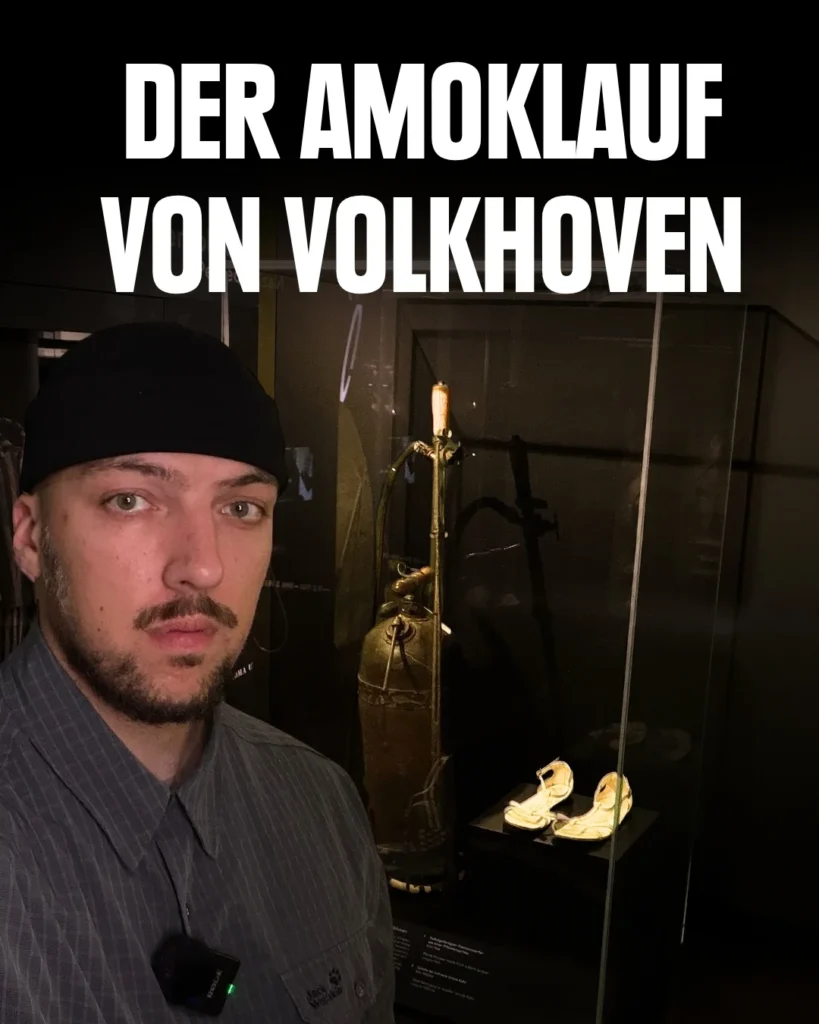 Beitrag „Der Amoklauf von Volkhoven“, dazu ein Sprecher vor einer beleuchteten Vitrine